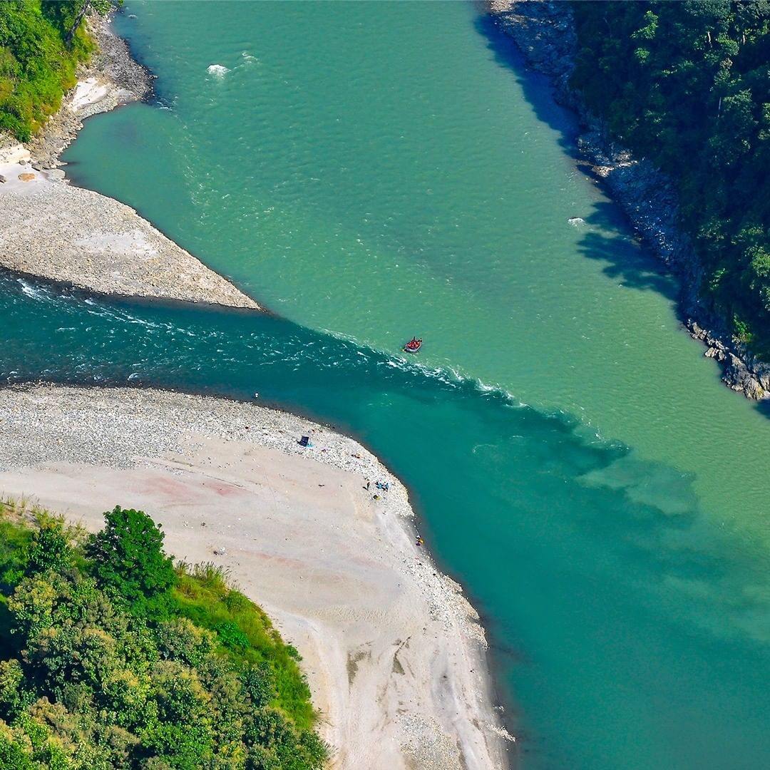 The confluence of rivers Teesta and Rangit