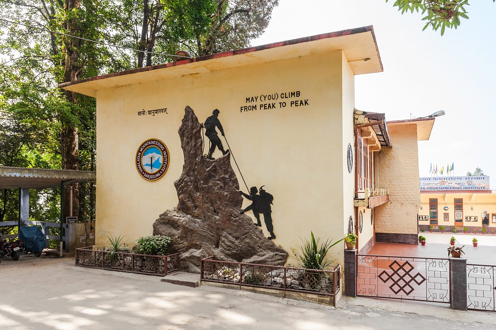 Himalayan Mountaineering Institute » Inside Darjeeling
