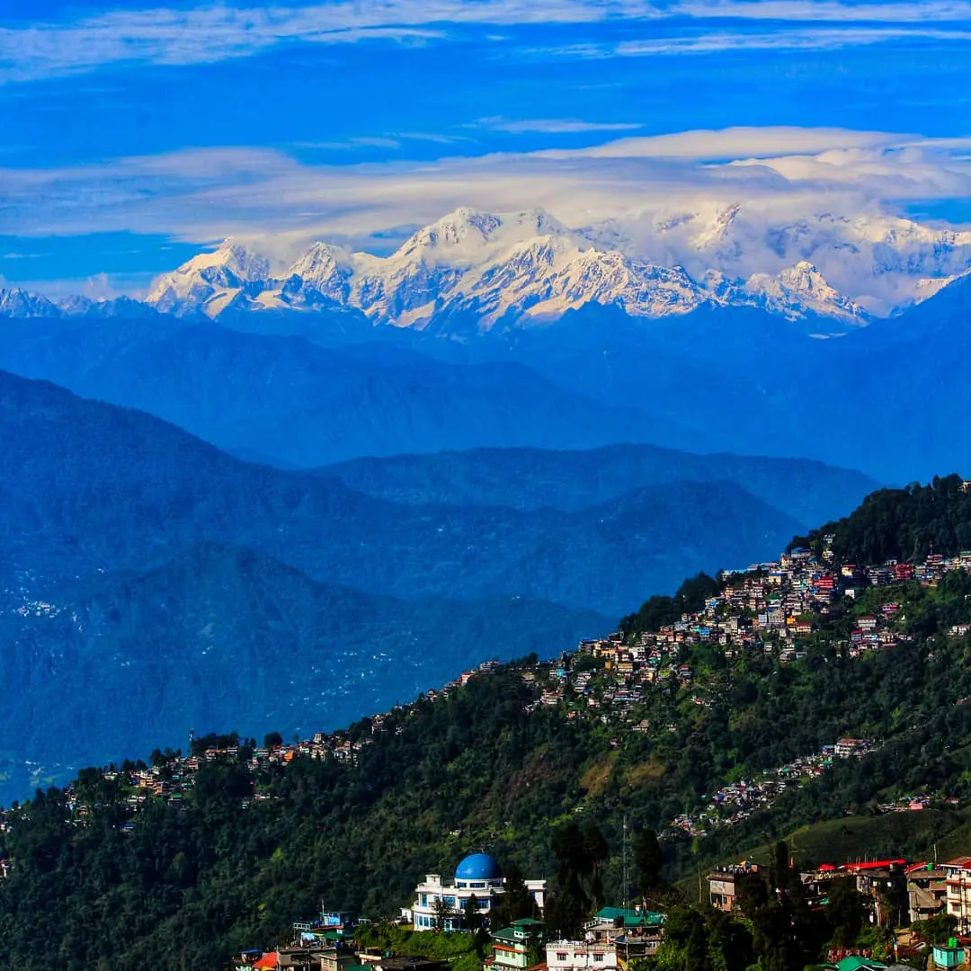 Discover Majestic Views: Darjeeling and the Enchanting Peaks of Mount Kanchenjunga in Perfect Harmony